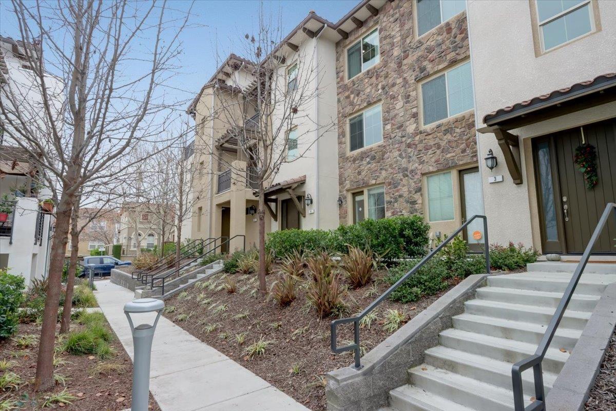 Detail Gallery Image 1 of 1 For 3096 Empoli Ln #4,  San Jose,  CA 95136 - 4 Beds | 3/1 Baths