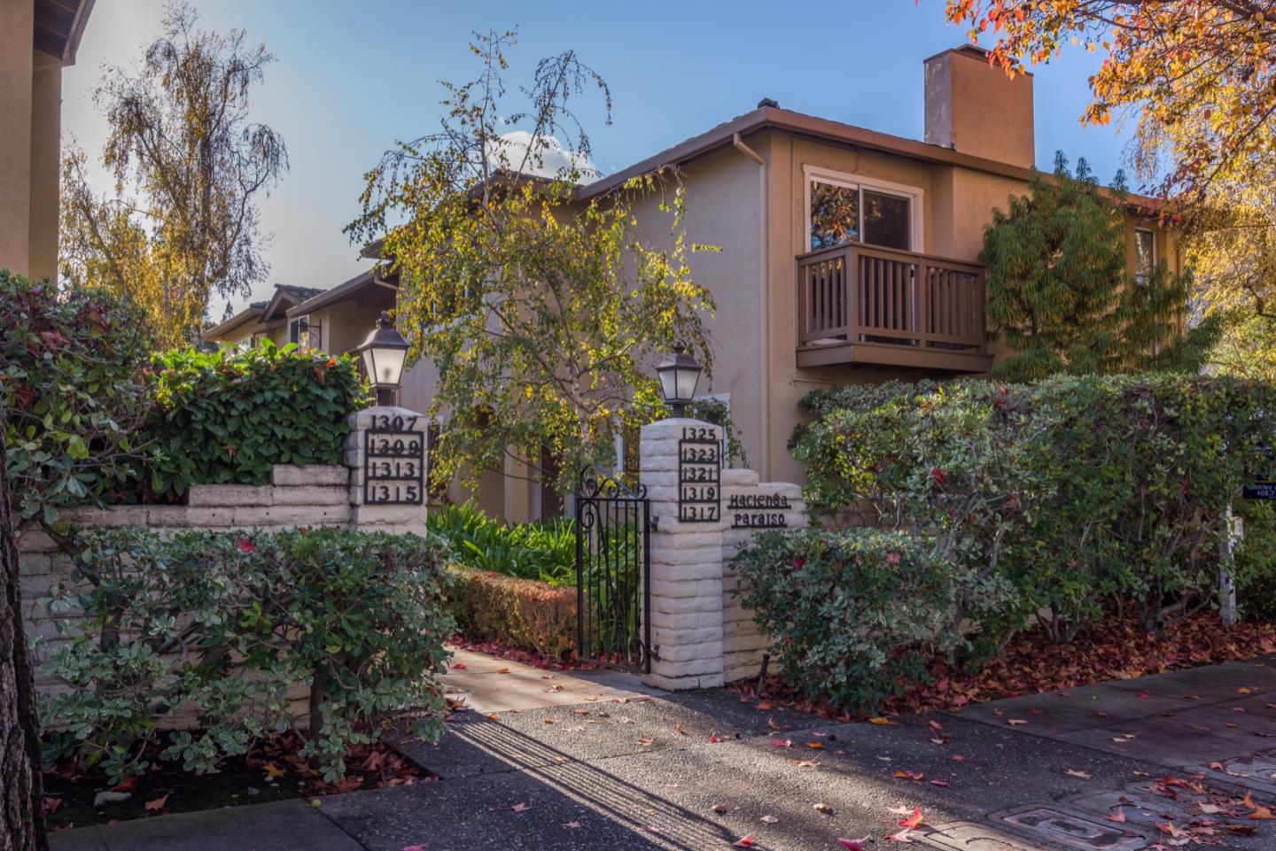 Detail Gallery Image 1 of 1 For 1325 Hoover St, Menlo Park,  CA 94025 - 2 Beds | 2/1 Baths