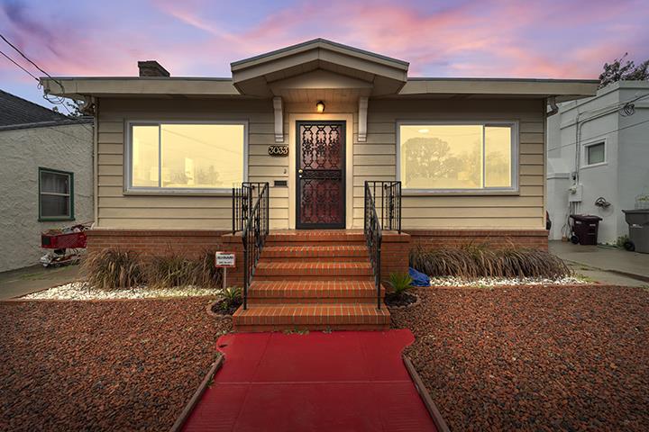 Detail Gallery Image 1 of 1 For 3033 Seminary Ave, Oakland,  CA 94605 - 3 Beds | 2 Baths