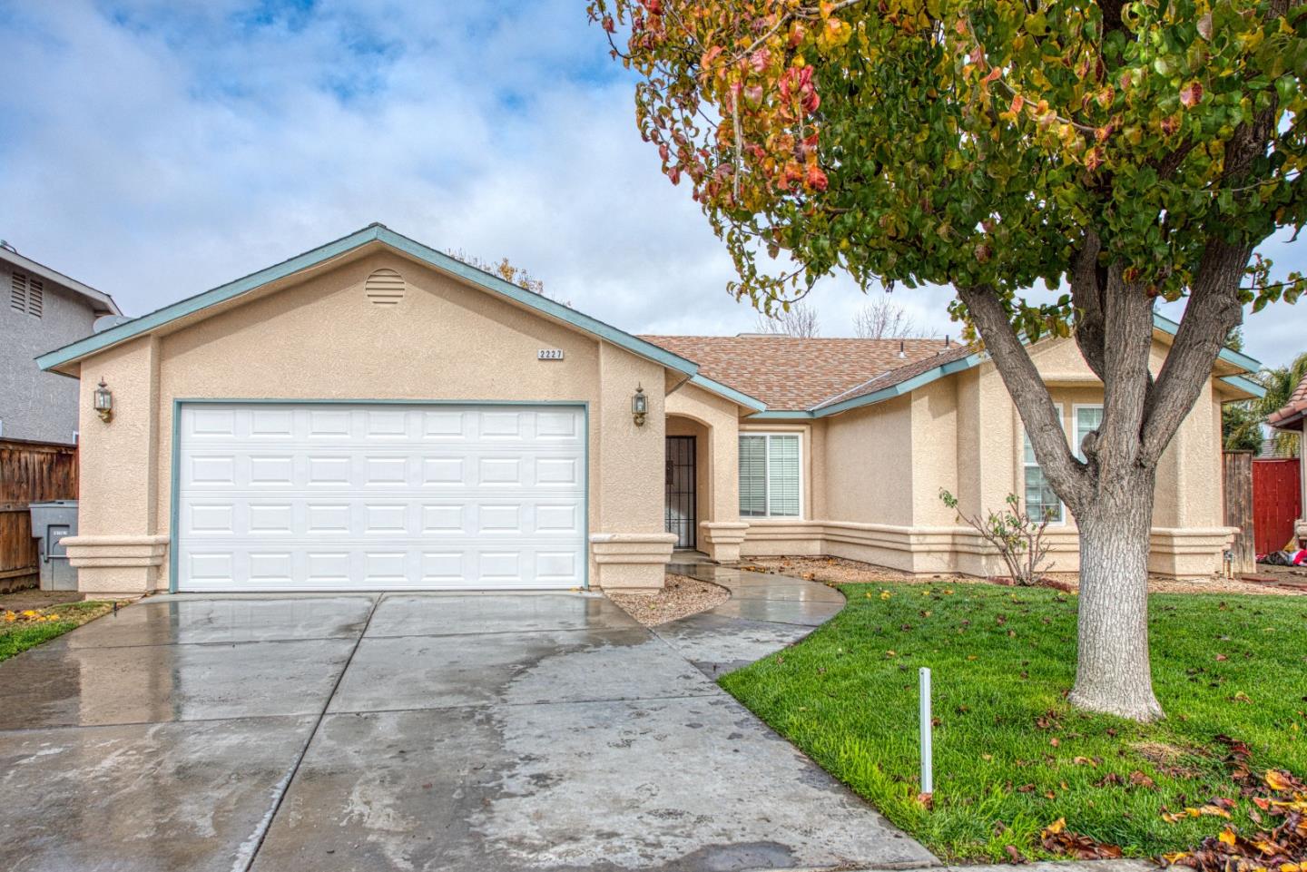 Detail Gallery Image 1 of 1 For 2227 Pacific Ct, Madera,  CA 93637 - 3 Beds | 2 Baths
