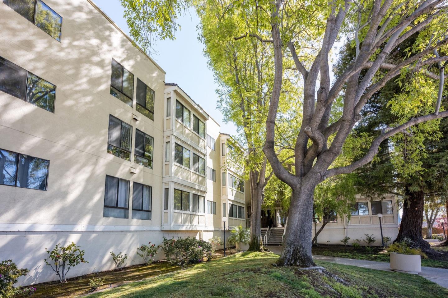 Detail Gallery Image 1 of 1 For 240 N Bayshore Blvd #211,  San Mateo,  CA 94401 - 2 Beds | 2 Baths