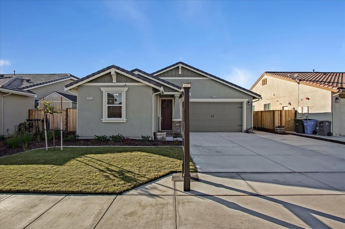Detail Gallery Image 1 of 1 For 2854 Kings Way, Hollister,  CA 95023 - 3 Beds | 2 Baths