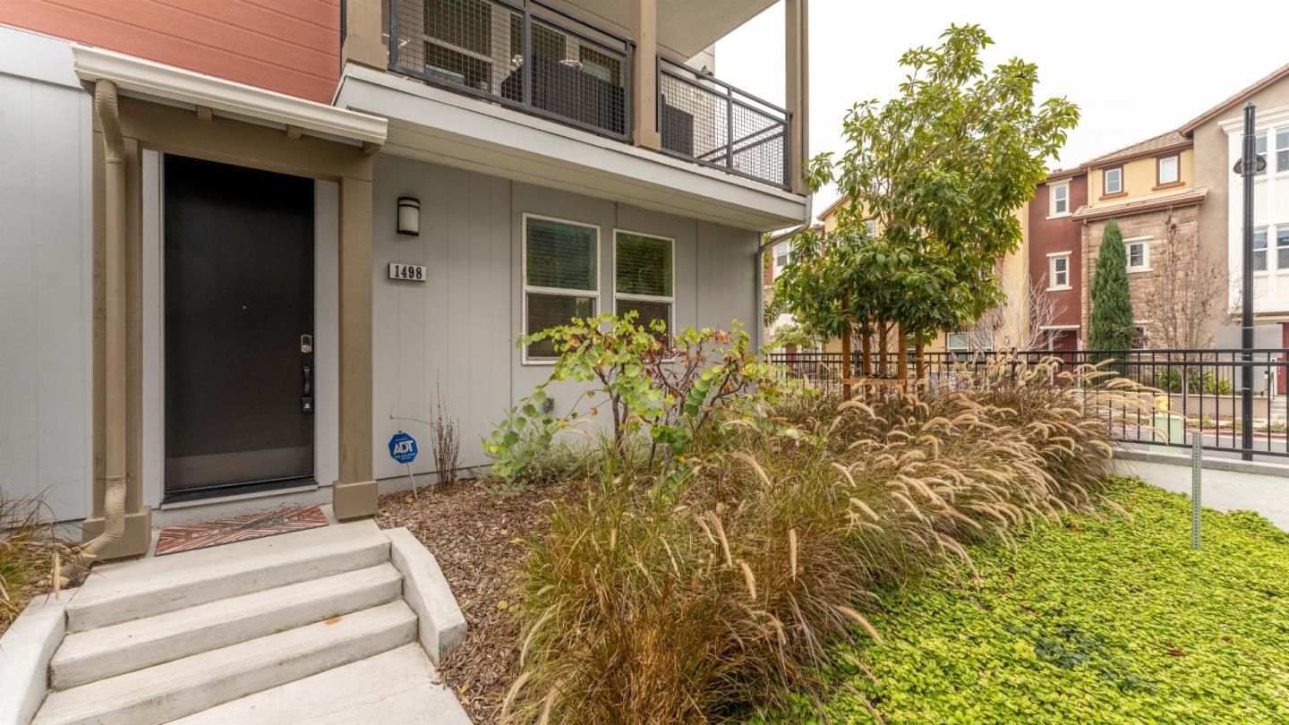 Detail Gallery Image 1 of 1 For 1498 Bond St, Milpitas,  CA 95035 - 3 Beds | 2 Baths