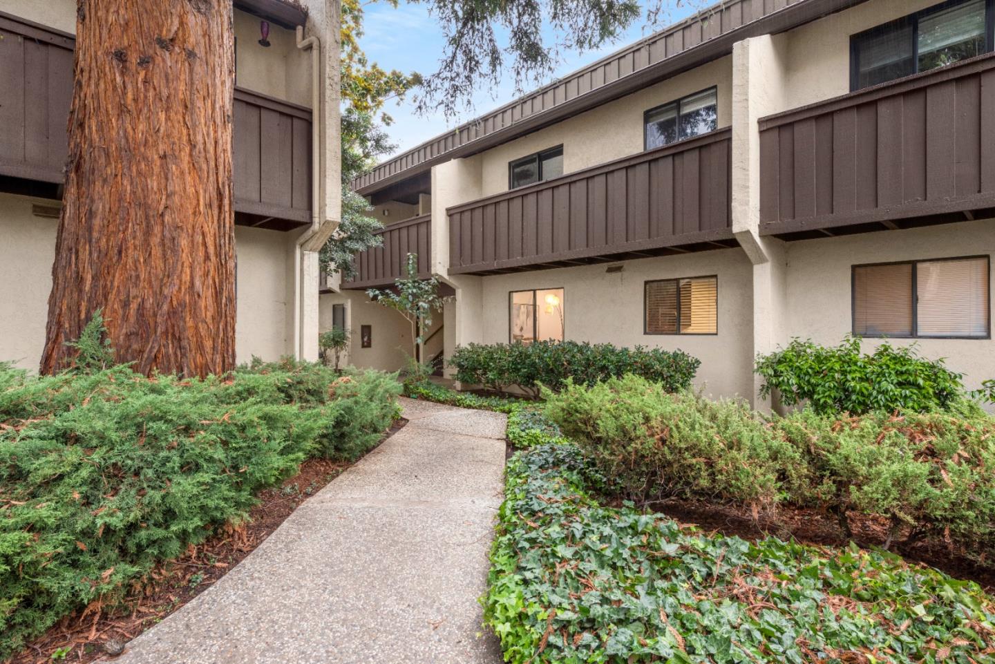 Spacious ground floor unit, freshly painted, recessed lights. Centrally located in desirable Sunnyvale, the Courtyard is a park like setting. Convenient to Apple, Google and LinkedIn. Only minutes from downtown Sunnyvale, close to restaurants and shopping. Inside laundry, large patio perfect for entertaining, community pool and tennis court. Easy access to 101, 237, 85, 280, Lawrence/Central Expressway and Caltrain.