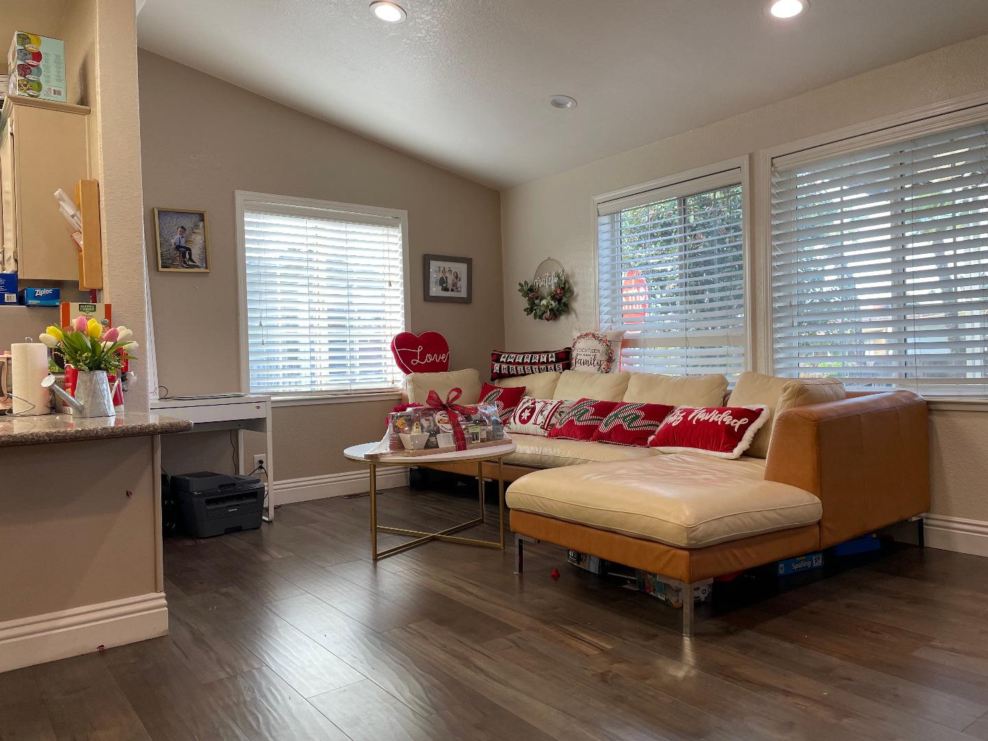 Detail Gallery Image 1 of 1 For 165 Blossom Hill Rd #140,  San Jose,  CA 95123 - 3 Beds | 2 Baths