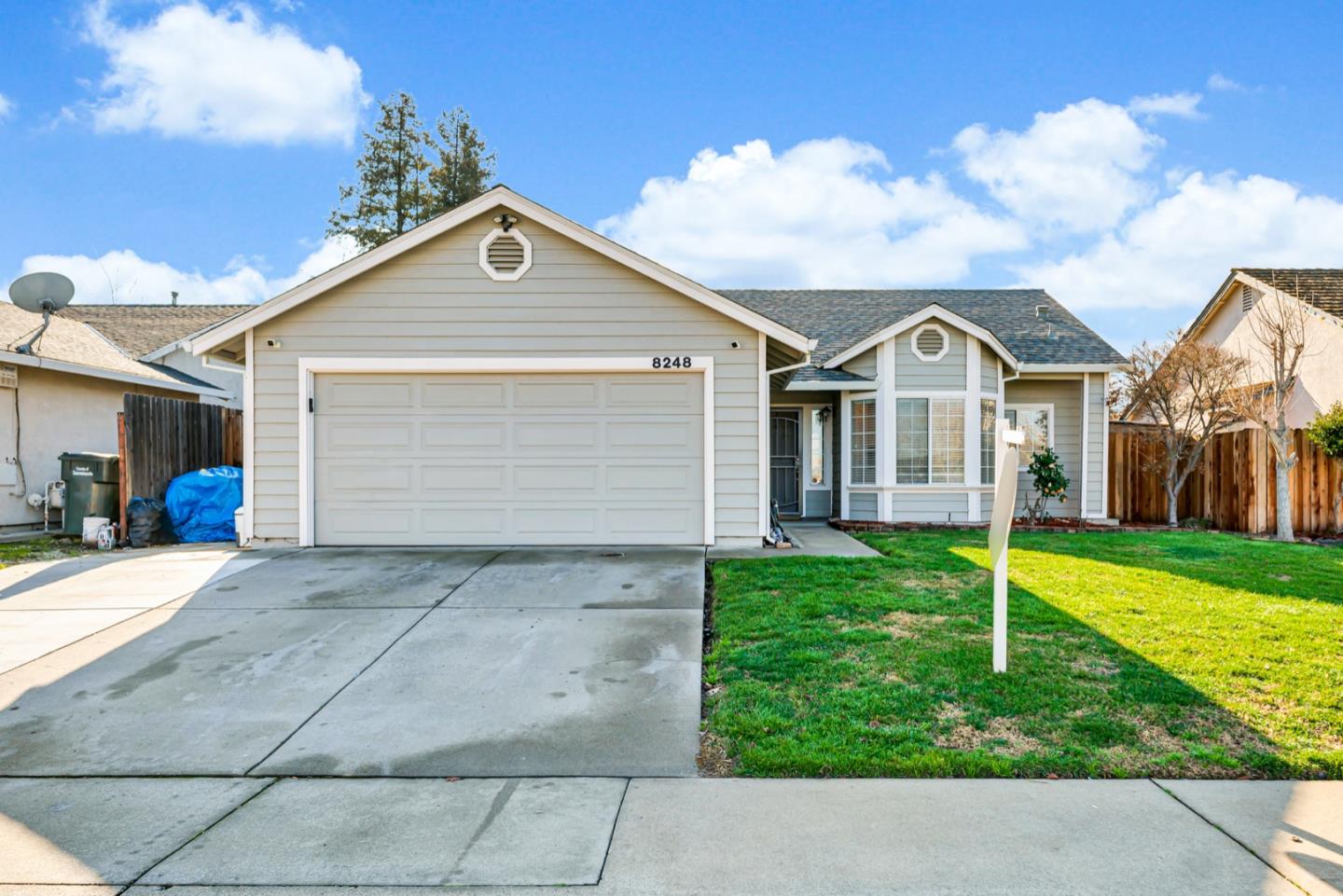 Detail Gallery Image 1 of 1 For 8248 Cliffe Way, Sacramento,  CA 95828 - 3 Beds | 2 Baths