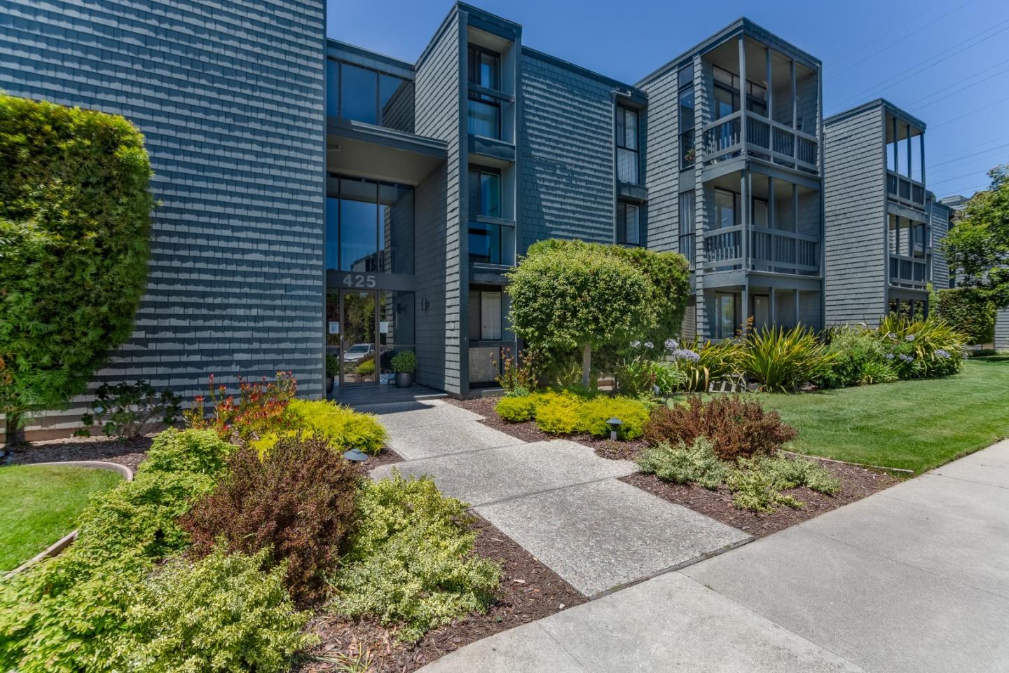 Detail Gallery Image 1 of 1 For 425 Anchor Rd #315,  San Mateo,  CA 94404 - 2 Beds | 1 Baths