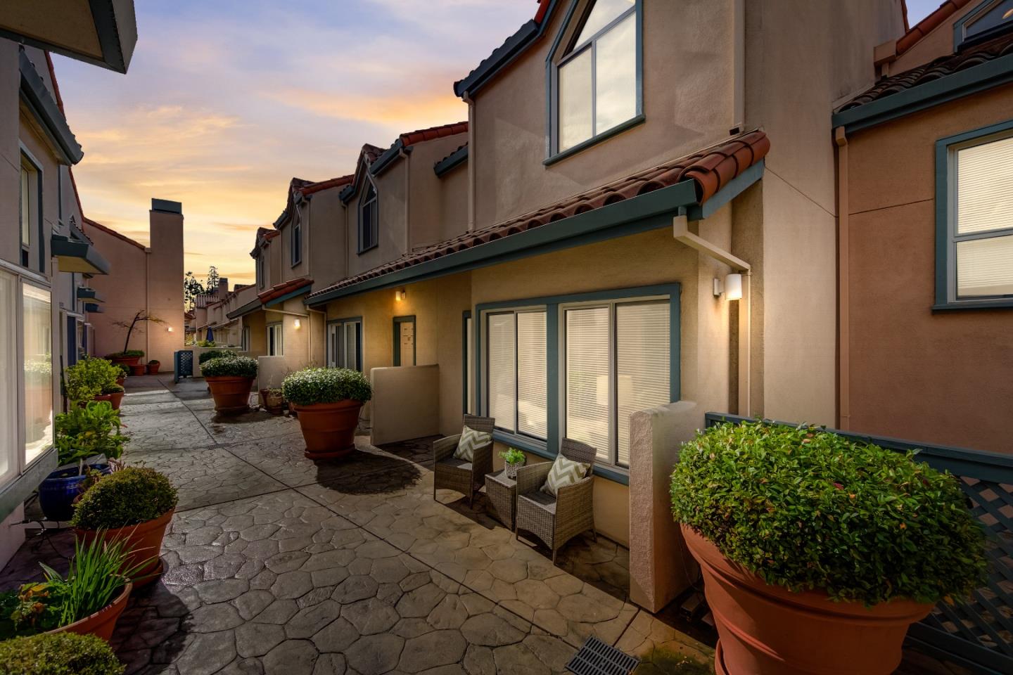 Detail Gallery Image 1 of 1 For 25 Mcaker #104,  San Mateo,  CA 94403 - 3 Beds | 2/1 Baths