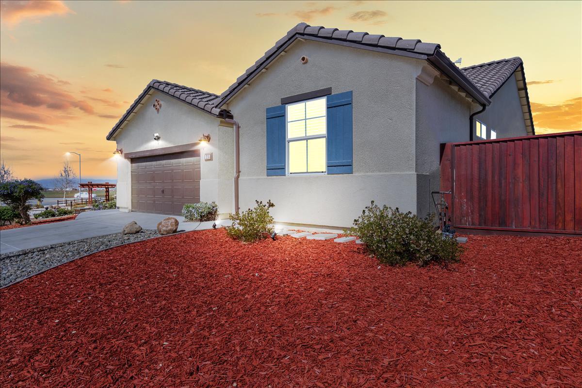 Detail Gallery Image 1 of 1 For 215 Lucero Dr, Hollister,  CA 95023 - 3 Beds | 2 Baths