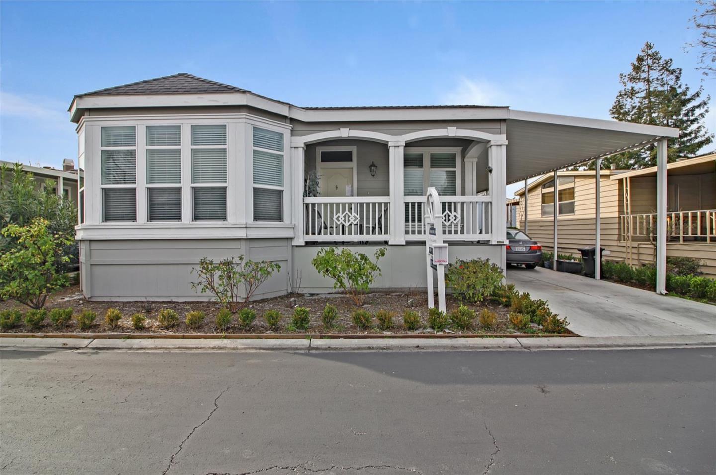 390 Chateau La Salle Dr 390, San Jose, CA 95111 3 Beds 2 Baths