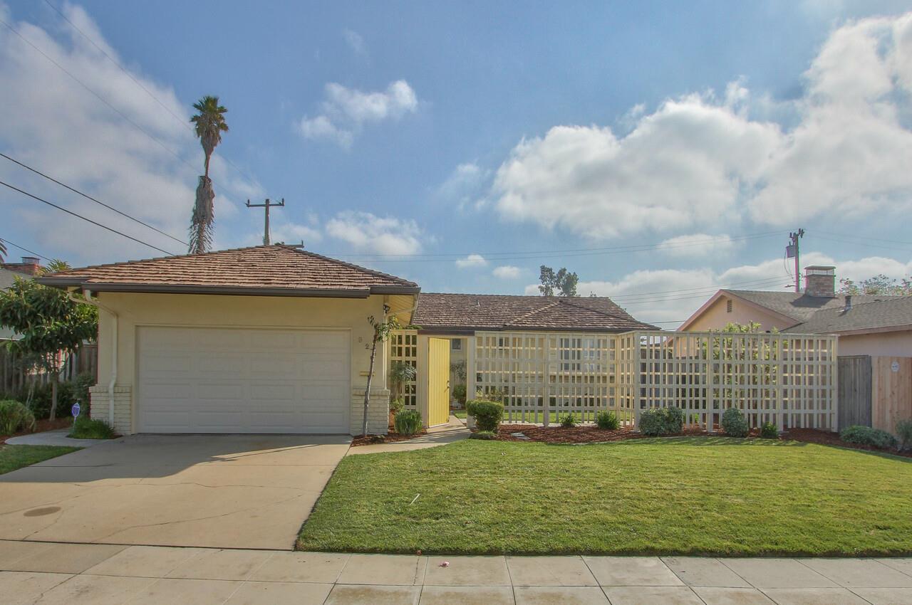 Detail Gallery Image 1 of 1 For 925 Los Palos Dr, Salinas,  CA 93901 - 4 Beds | 2 Baths