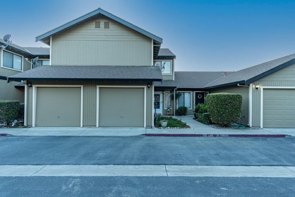 Detail Gallery Image 1 of 1 For 801 Nash Rd #D-2,  Hollister,  CA 95023 - 3 Beds | 1/1 Baths