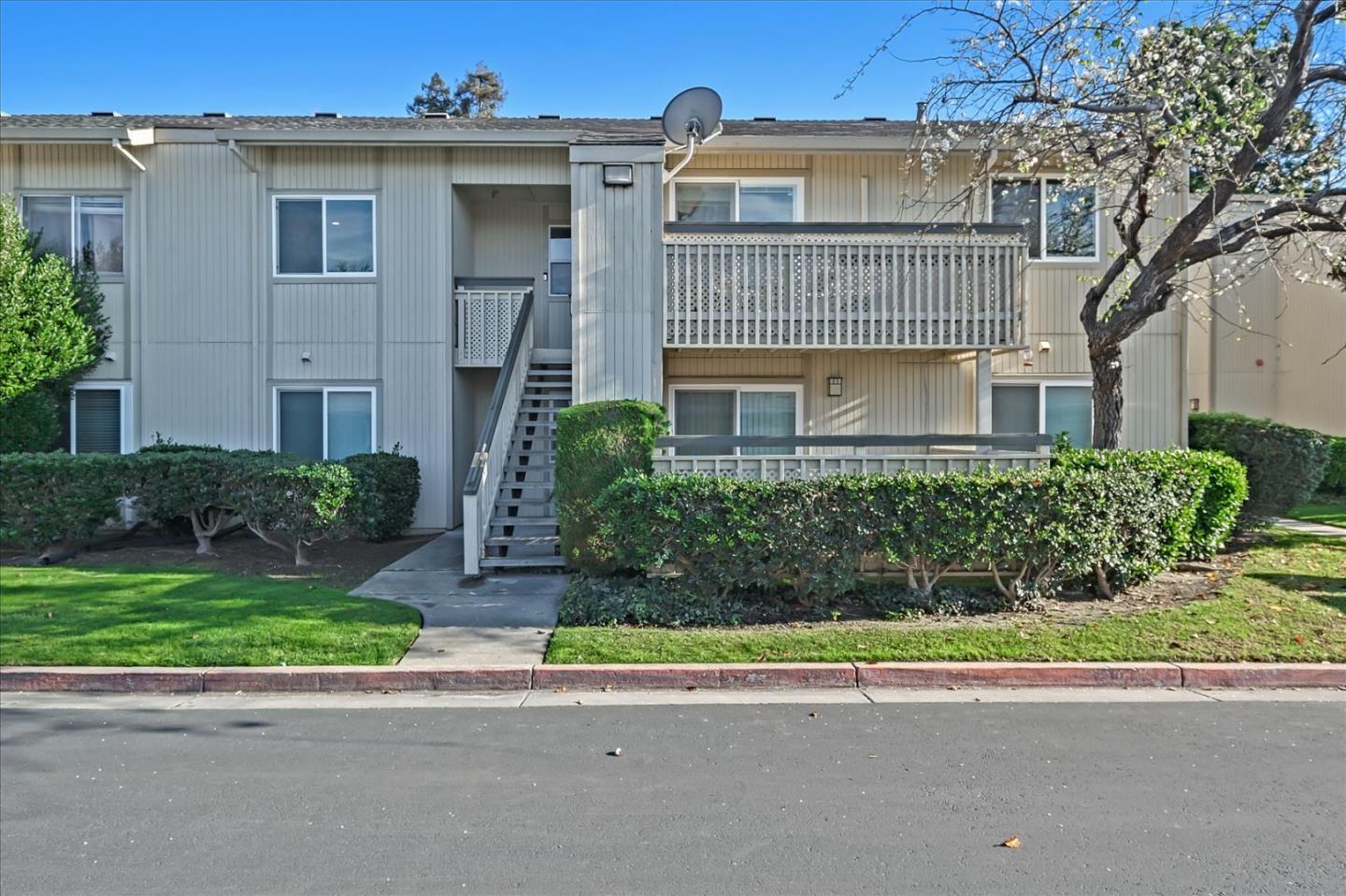 Detail Gallery Image 1 of 1 For 4052 Abbey Ter #215,  Fremont,  CA 94536 - 2 Beds | 2 Baths