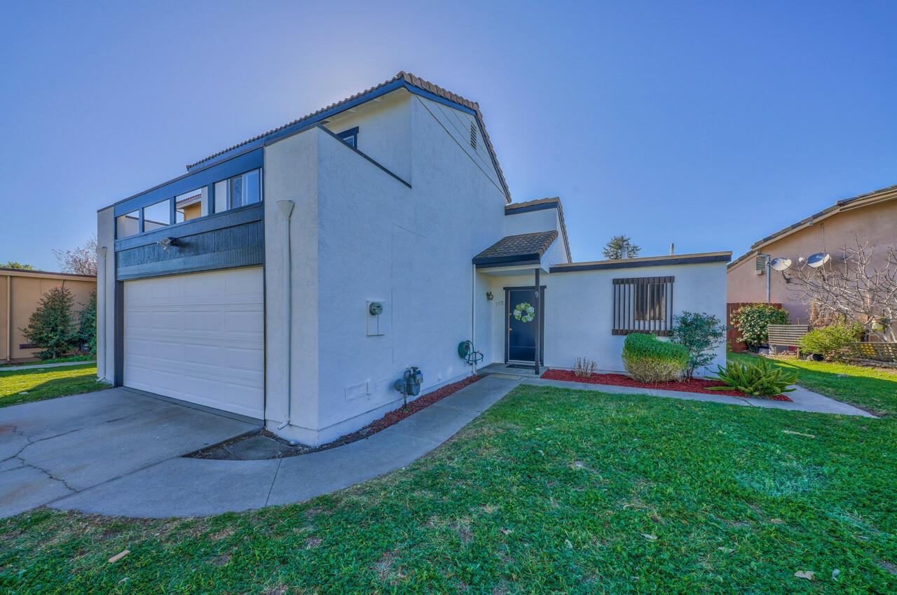 Detail Gallery Image 1 of 1 For 792 Alvarado Dr, Salinas,  CA 93907 - 3 Beds | 2 Baths