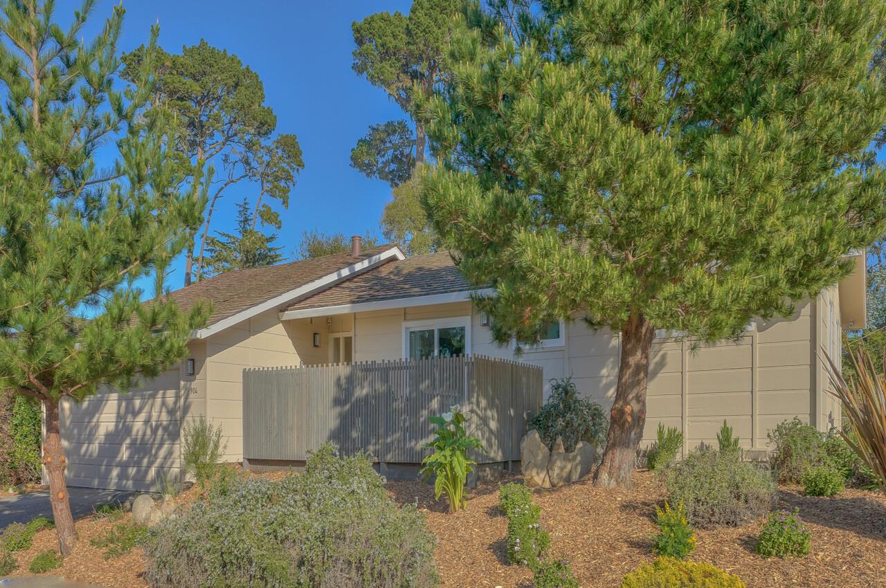 Detail Gallery Image 1 of 1 For 904 Laurie Cir, Pacific Grove,  CA 93950 - 3 Beds | 2 Baths