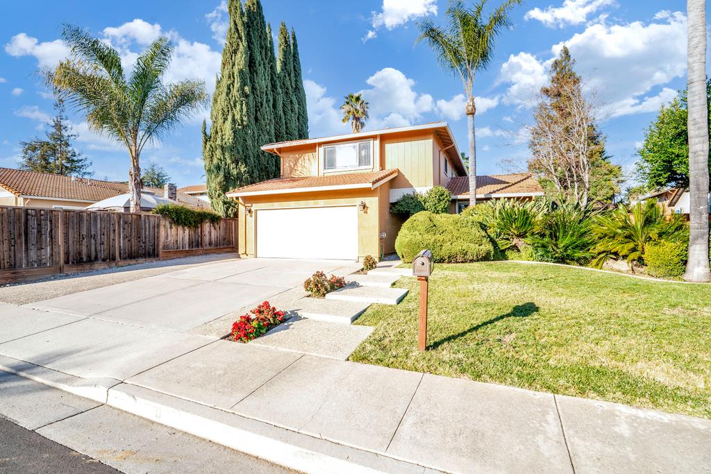 Detail Gallery Image 1 of 1 For 593 Blairburry Way, San Jose,  CA 95123 - 6 Beds | 2/1 Baths