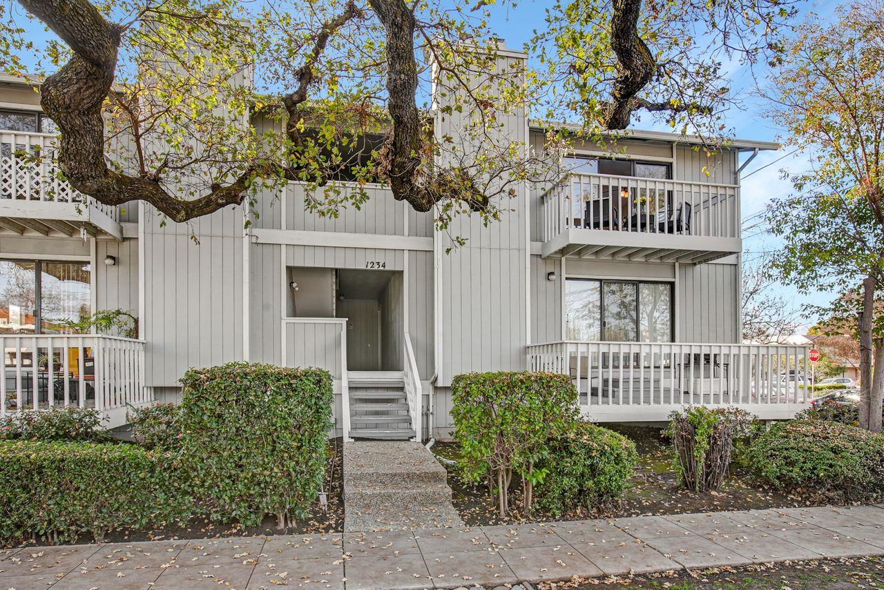 Detail Gallery Image 1 of 1 For 1234 Clinton St #C,  Redwood City,  CA 94061 - 2 Beds | 2 Baths