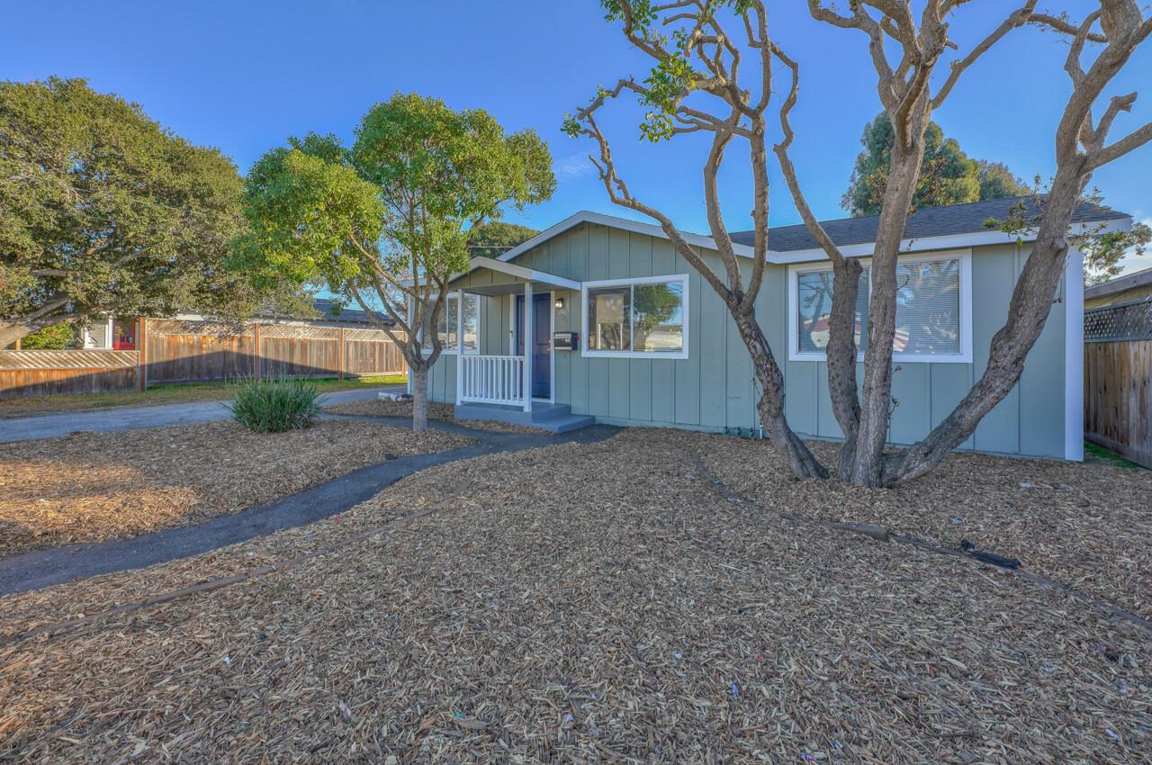 Detail Gallery Image 1 of 1 For 1028 Trinity Ave, Seaside,  CA 93955 - 2 Beds | 1 Baths