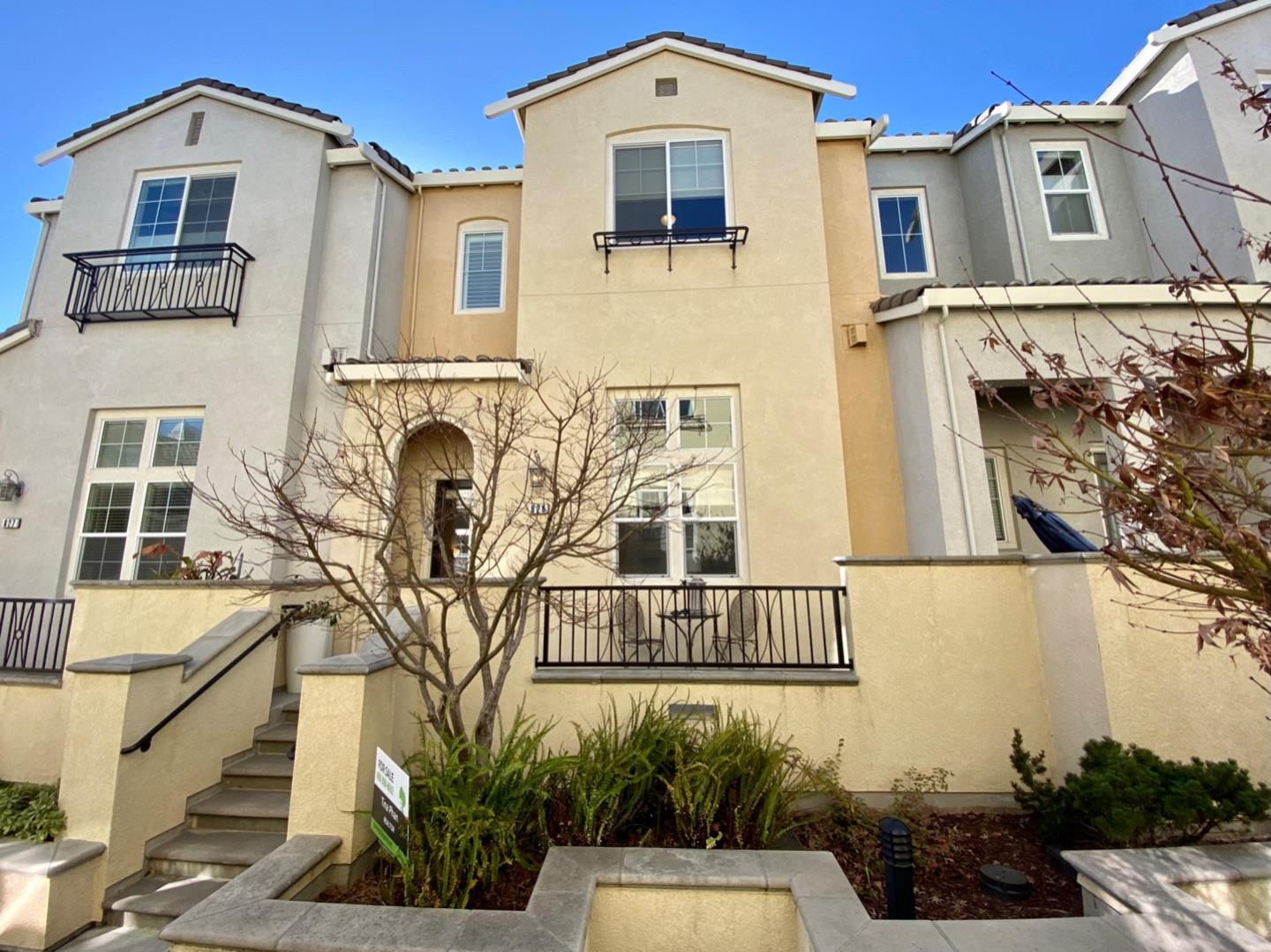 Detail Gallery Image 1 of 1 For 10281 Torre Ave #826,  Cupertino,  CA 95014 - 3 Beds | 2/1 Baths