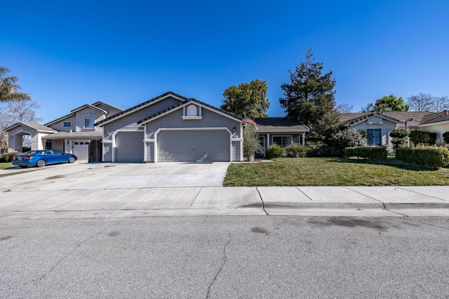851 Leslie St, Hollister, CA 95023 4 Beds 2 Baths (Sold