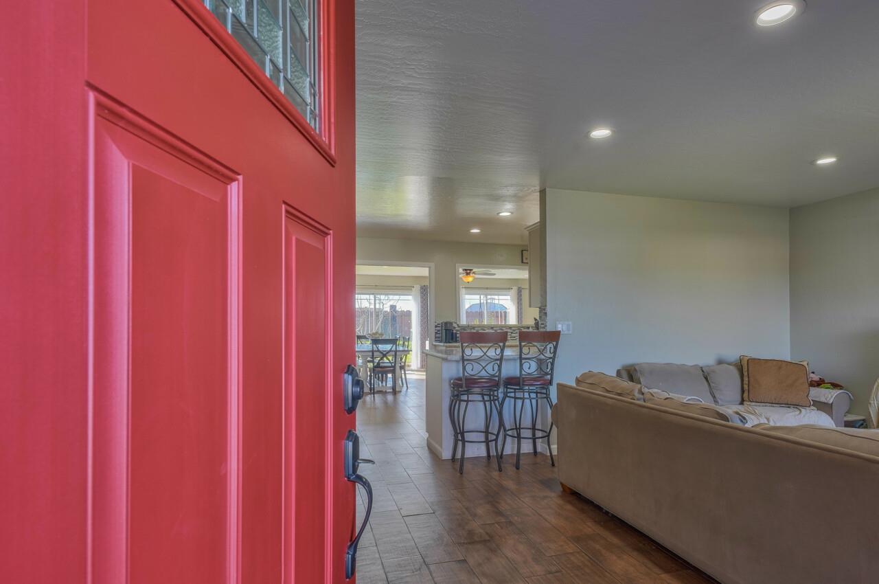 Detail Gallery Image 1 of 1 For 33 Penzance St, Salinas,  CA 93906 - 3 Beds | 1/1 Baths