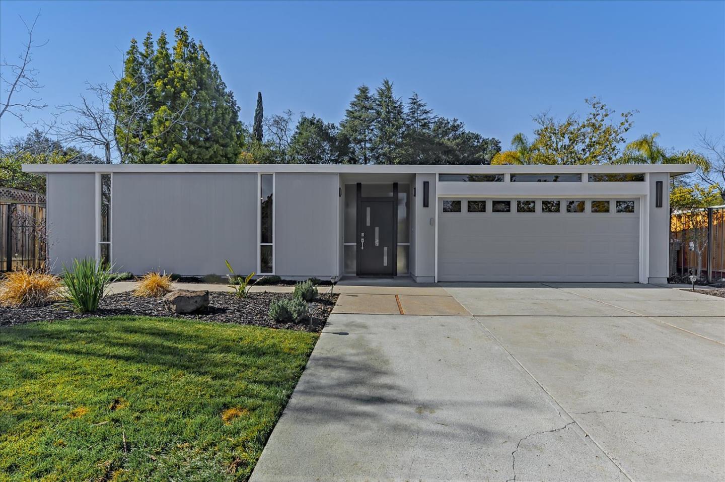 Detail Gallery Image 1 of 1 For 969 Eichler Dr, Mountain View,  CA 94040 - 3 Beds | 2/1 Baths