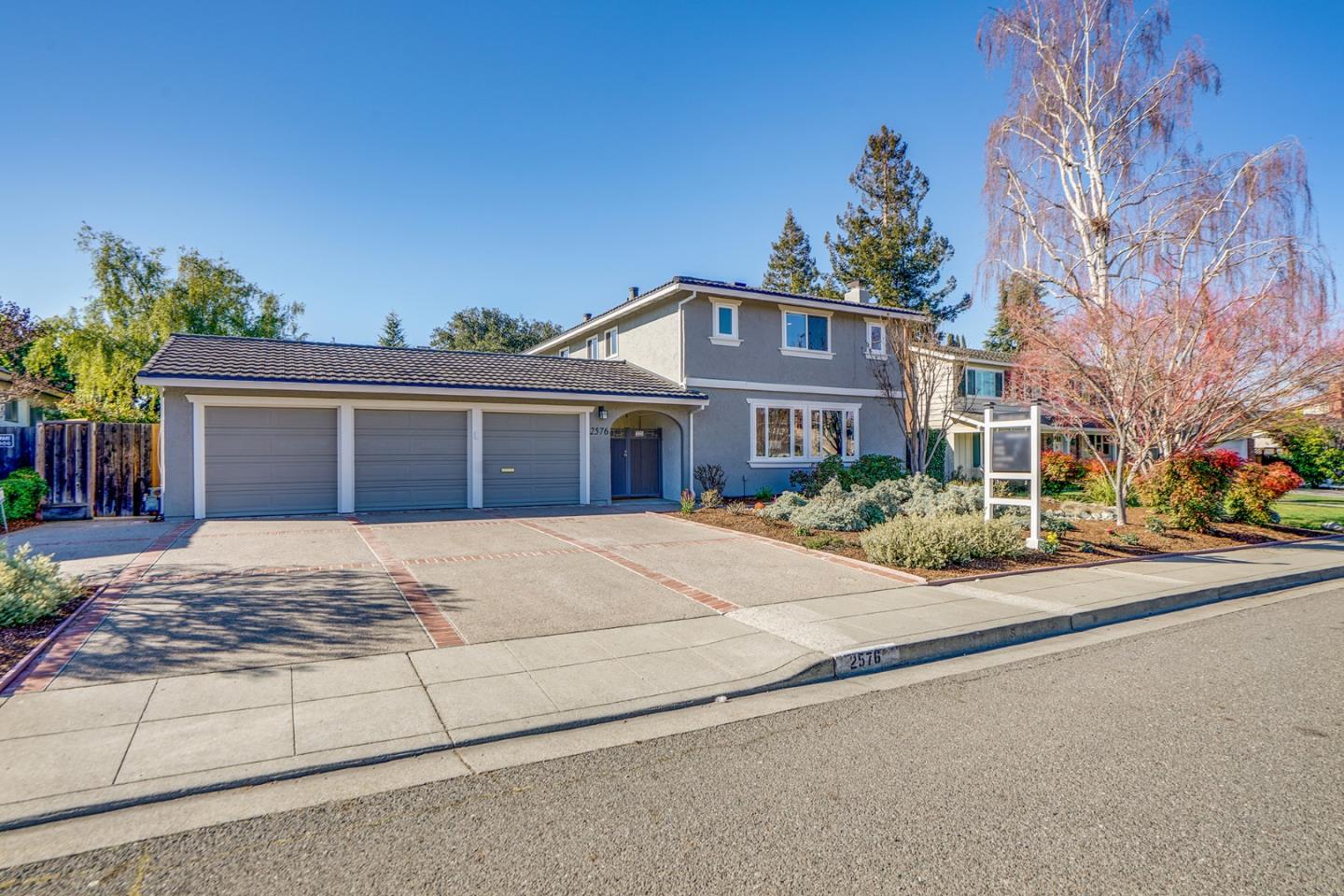 Detail Gallery Image 1 of 1 For 2576 Westford Way, Mountain View,  CA 94040 - 4 Beds | 2/1 Baths