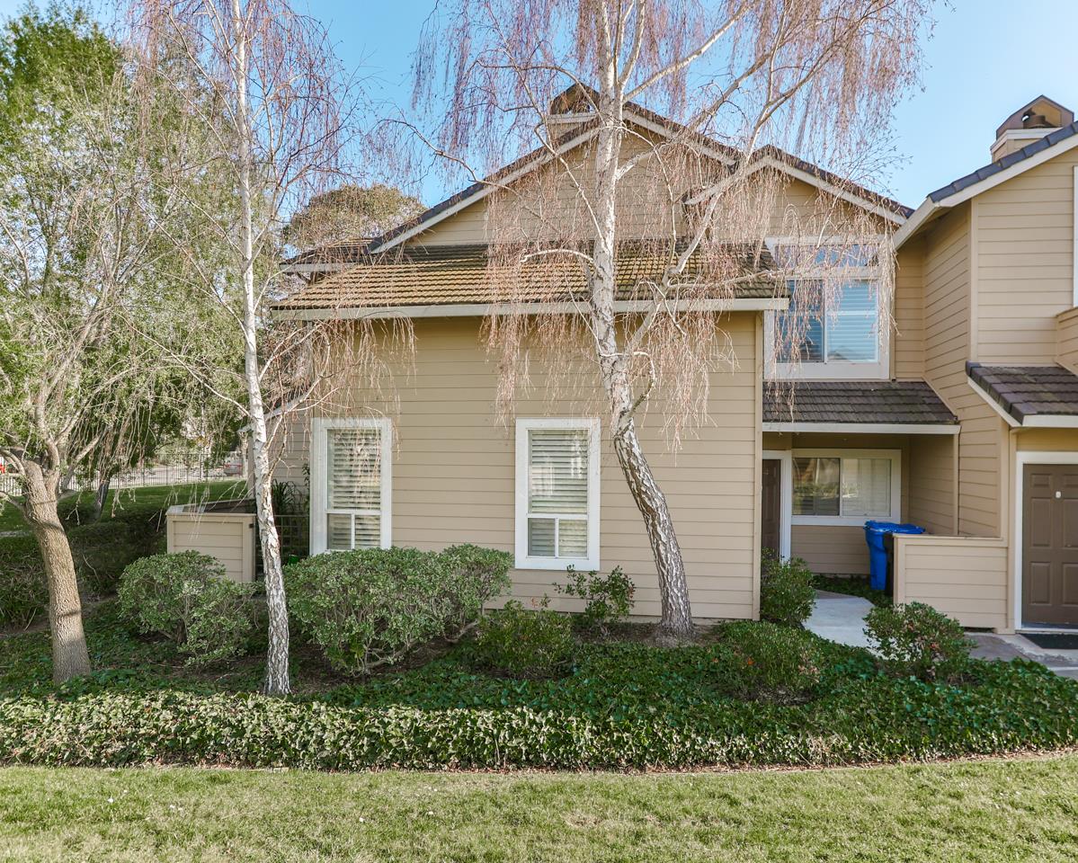 Detail Gallery Image 1 of 1 For 34586 Falls Ter #25,  Fremont,  CA 94555 - 3 Beds | 2 Baths