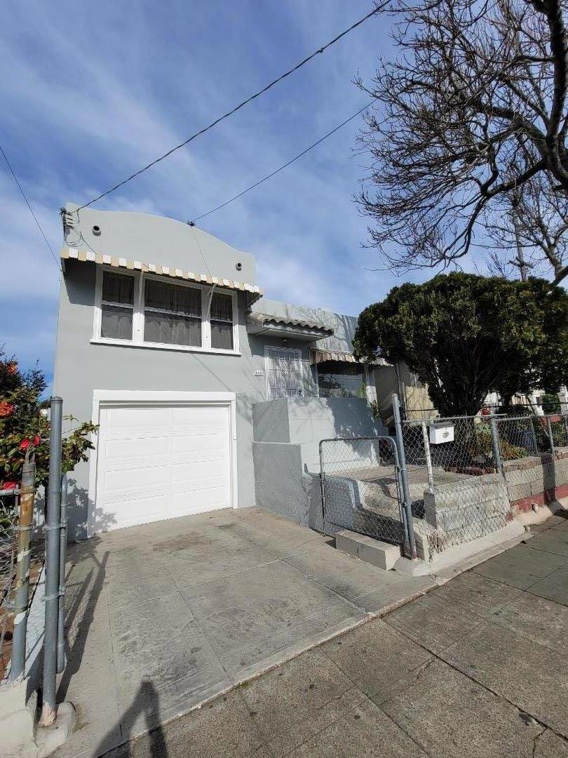 Photo of 3119 35th Ave in Oakland, CA