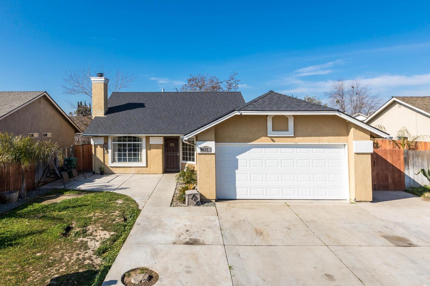 Detail Gallery Image 1 of 1 For 825 N San Miguel Ave, Los Banos,  CA 93635 - 3 Beds | 2 Baths