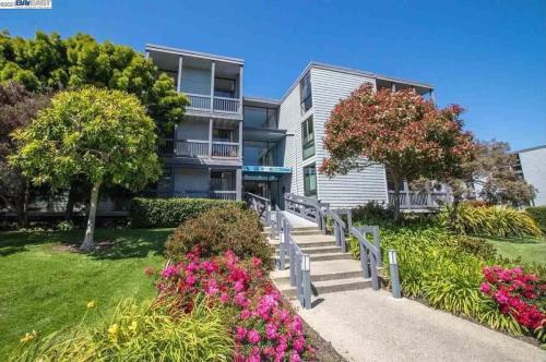 Detail Gallery Image 1 of 1 For 615 Port Dr #106,  San Mateo,  CA 94404 - 1 Beds | 1 Baths