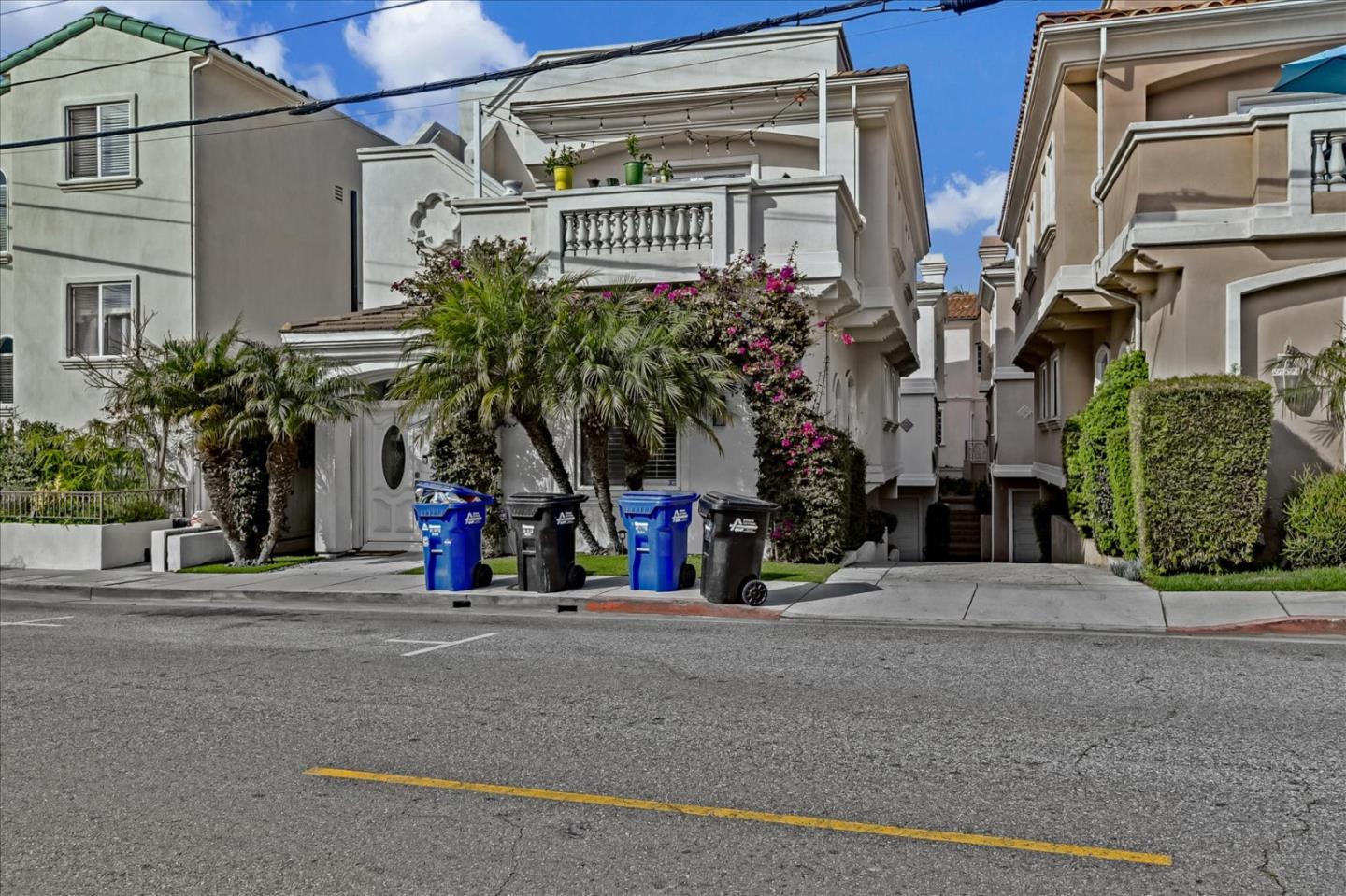 Detail Gallery Image 1 of 1 For 615 2nd St, Hermosa Beach,  CA 90254 - 4 Beds | 3/1 Baths