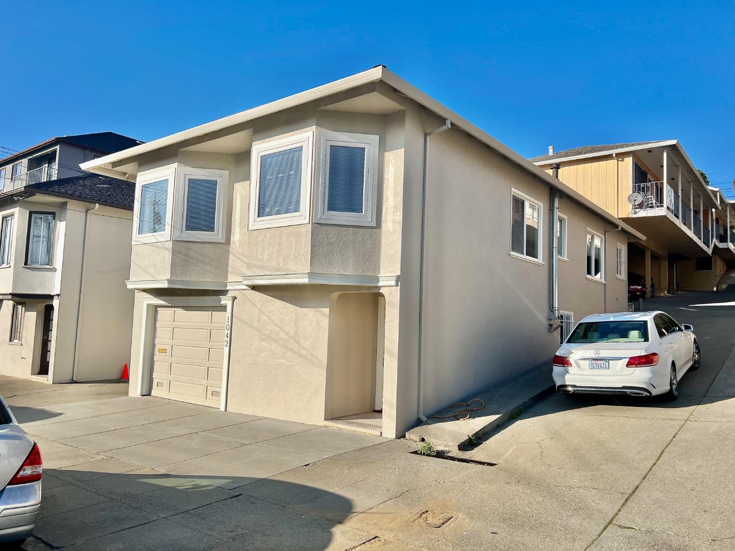 Detail Gallery Image 1 of 1 For 1042 Grand Ave #FRONT HOUSE,  South San Francisco,  CA 94080 - 2 Beds | 1 Baths