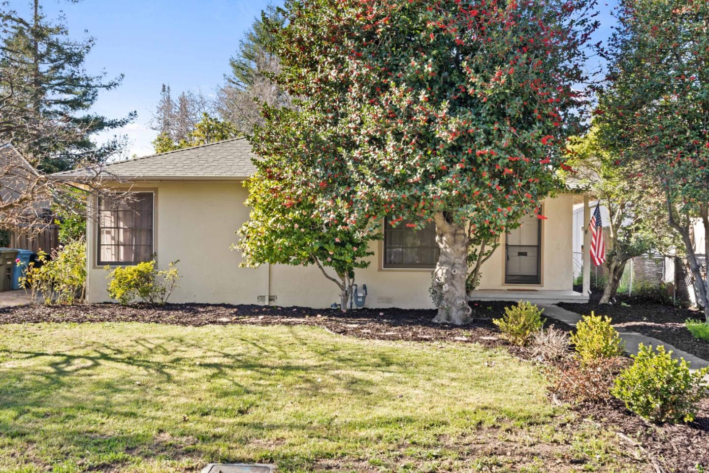 Detail Gallery Image 1 of 1 For 213 Mckendry Dr, Menlo Park,  CA 94025 - 3 Beds | 1/1 Baths