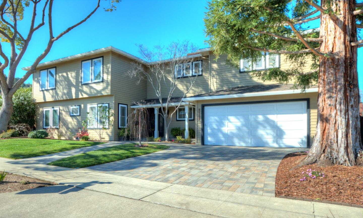 Detail Gallery Image 1 of 1 For 5485 Blossom Tree Ln, San Jose,  CA 95124 - 6 Beds | 2/1 Baths