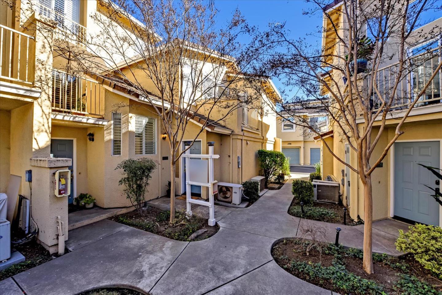 Detail Gallery Image 1 of 1 For 3333 Skyward Pl, San Jose,  CA 95136 - 2 Beds | 2 Baths