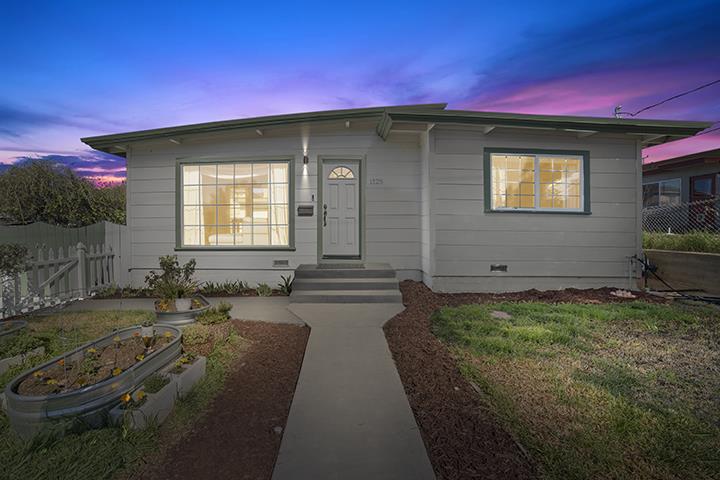 Detail Gallery Image 1 of 1 For 1125 Trinity Ave, Seaside,  CA 93955 - 3 Beds | 1 Baths