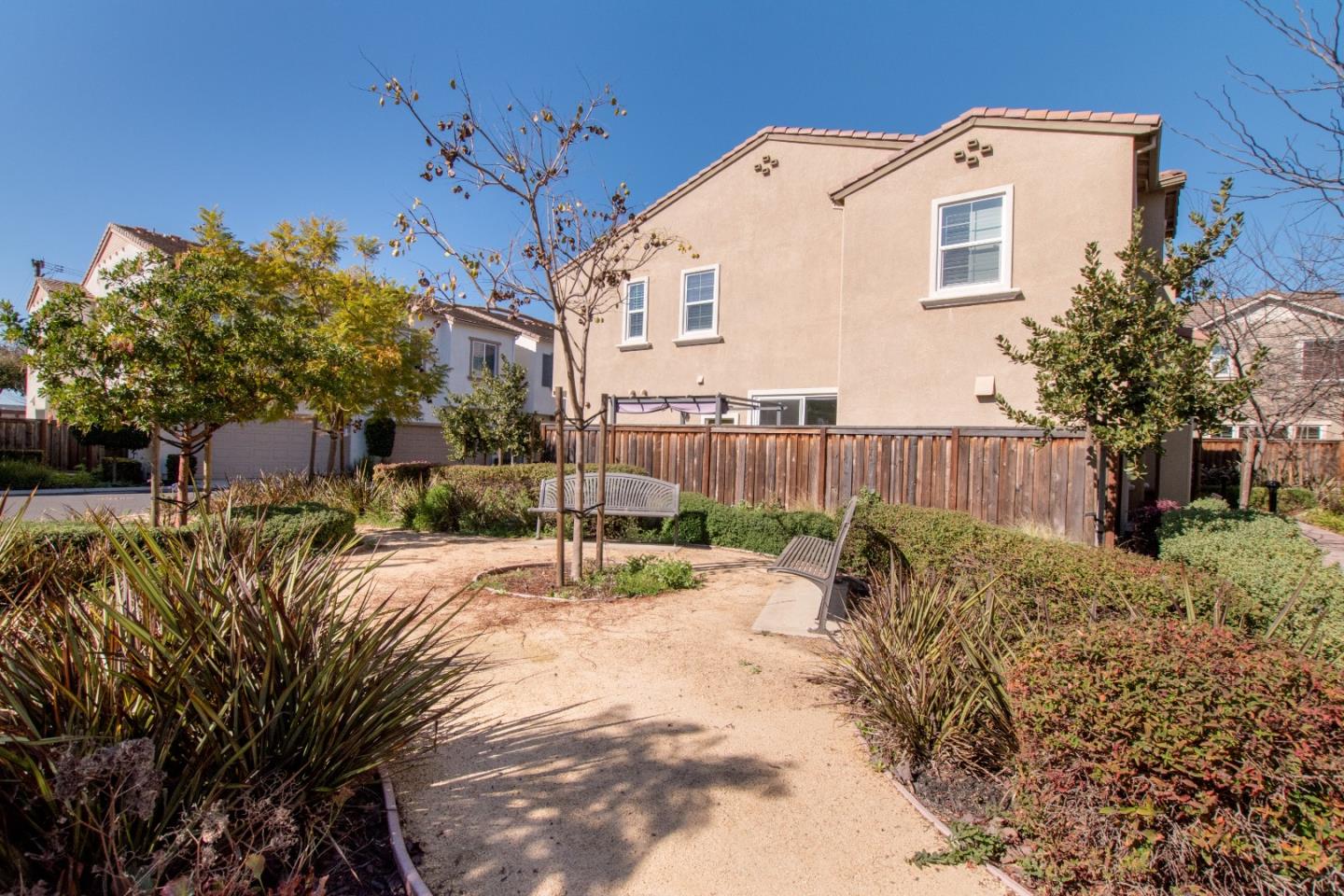 Detail Gallery Image 1 of 1 For 1581 Middle Ln, Hayward,  CA 94545 - 3 Beds | 2/1 Baths