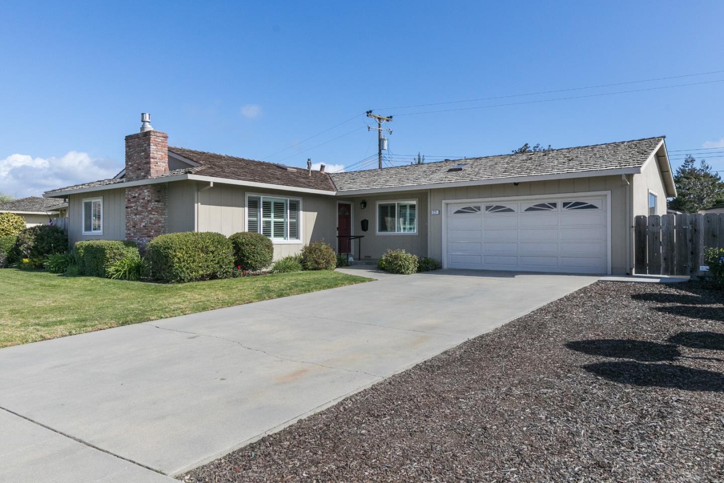 Detail Gallery Image 1 of 1 For 1221 Dickens Dr, Salinas,  CA 93901 - 3 Beds | 2 Baths