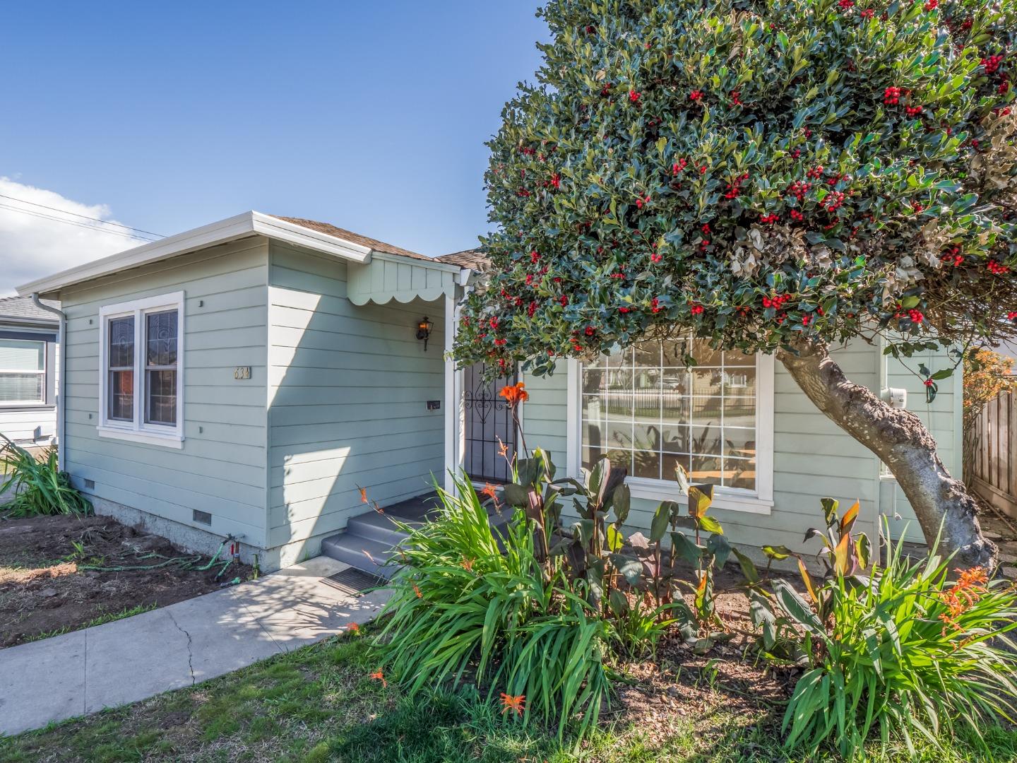 Detail Gallery Image 1 of 1 For 634 Oregon St, Watsonville,  CA 95076 - 2 Beds | 1 Baths