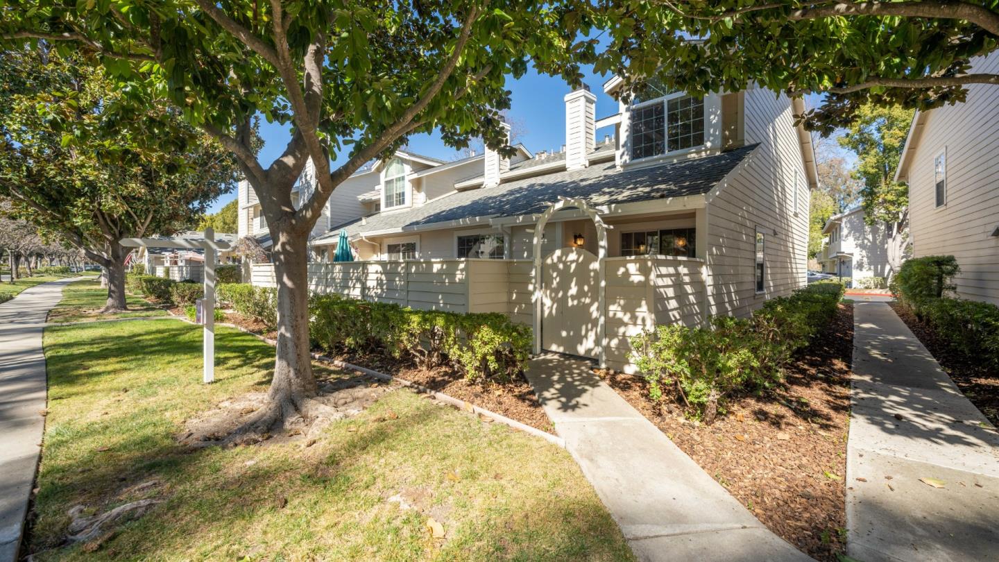 Detail Gallery Image 1 of 1 For 7421 Stonedale Dr, Pleasanton,  CA 94588 - 2 Beds | 2/1 Baths