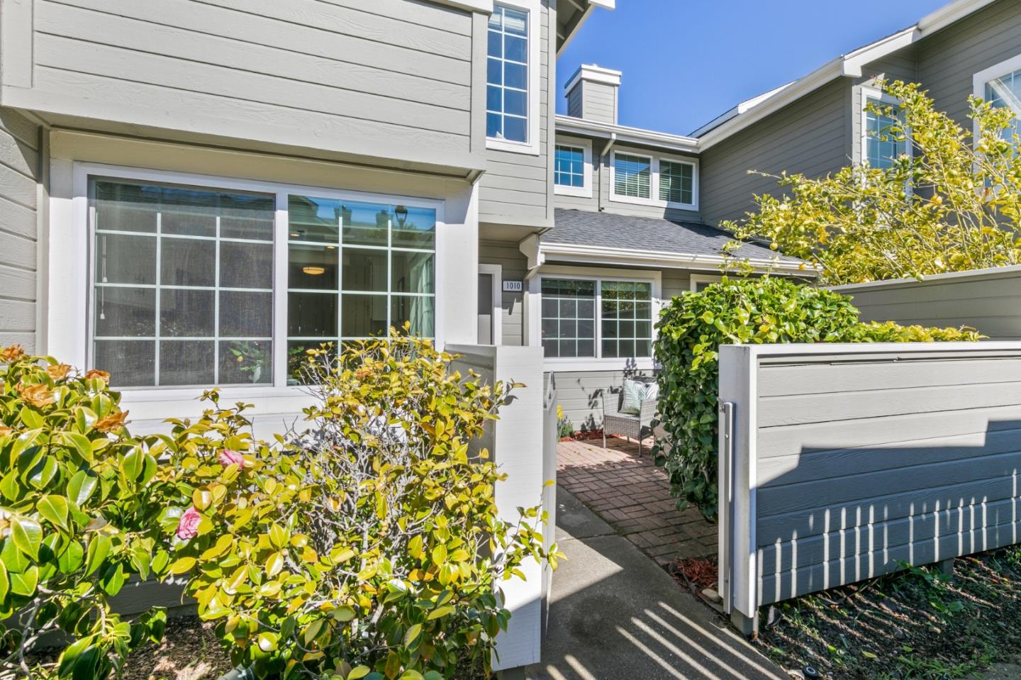 Detail Gallery Image 1 of 1 For 1010 Arlington Ln, Daly City,  CA 94014 - 2 Beds | 2/1 Baths