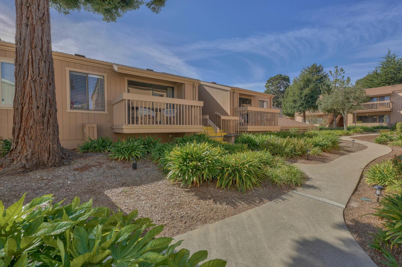 Detail Gallery Image 1 of 1 For 300 Glenwood Cir #309,  Monterey,  CA 93940 - 1 Beds | 1 Baths