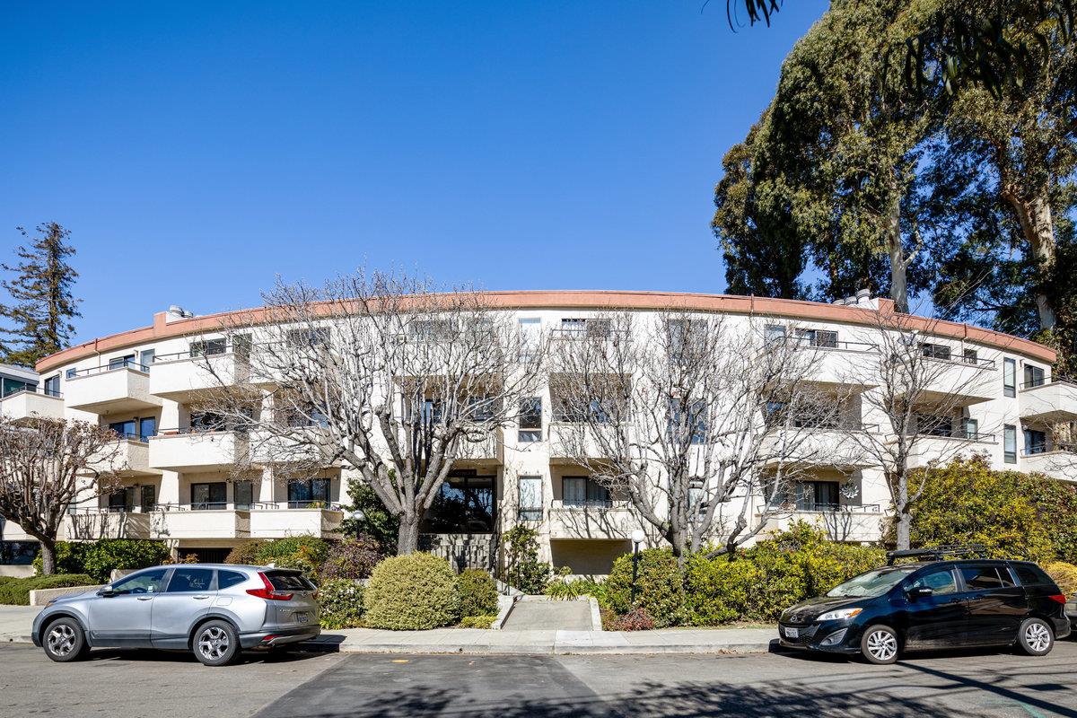 Detail Gallery Image 1 of 1 For 1500 Willow Ave #202,  Burlingame,  CA 94010 - 2 Beds | 2 Baths