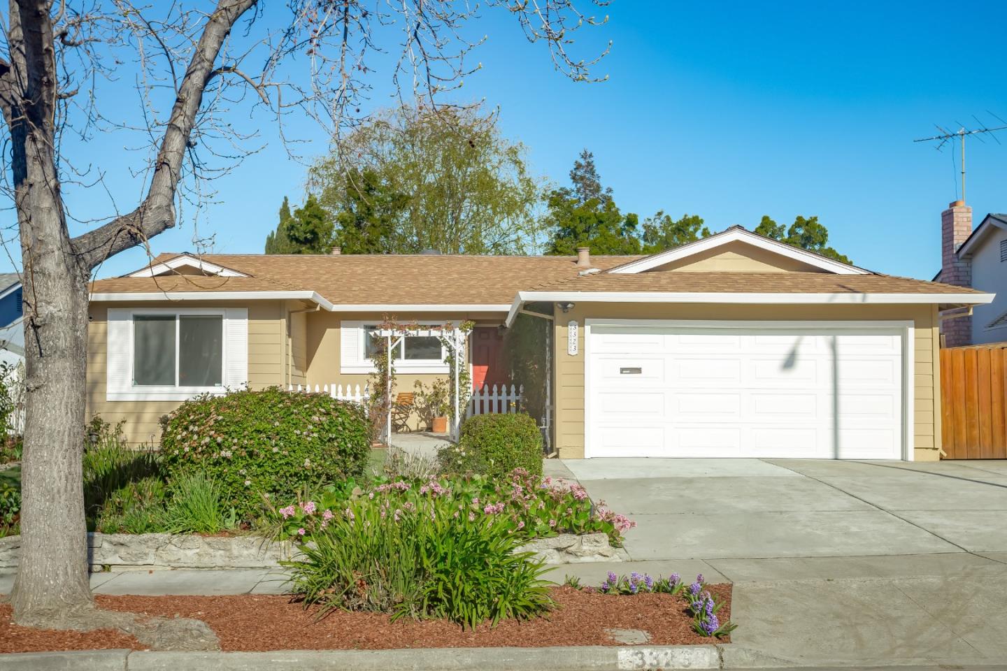 Detail Gallery Image 1 of 1 For 3323 Farthing Way, San Jose,  CA 95132 - 4 Beds | 2 Baths