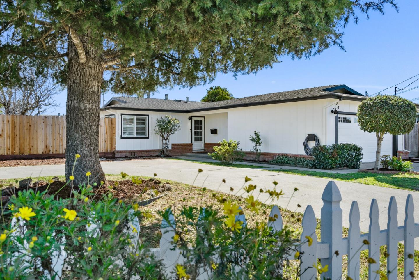 Detail Gallery Image 1 of 1 For 24 Parkwood Dr, Watsonville,  CA 95076 - 3 Beds | 1 Baths