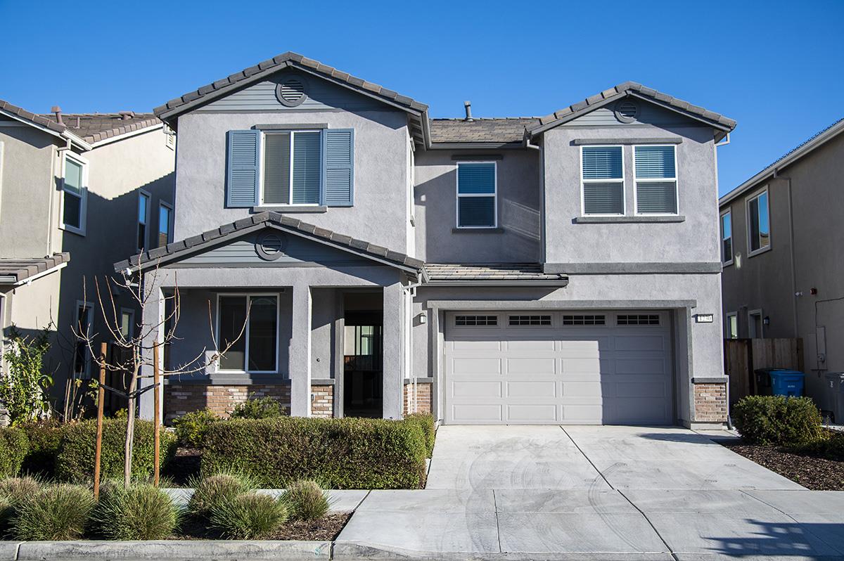 Detail Gallery Image 1 of 1 For 1230 Marille Ln, Hollister,  CA 95023 - 3 Beds | 2/1 Baths