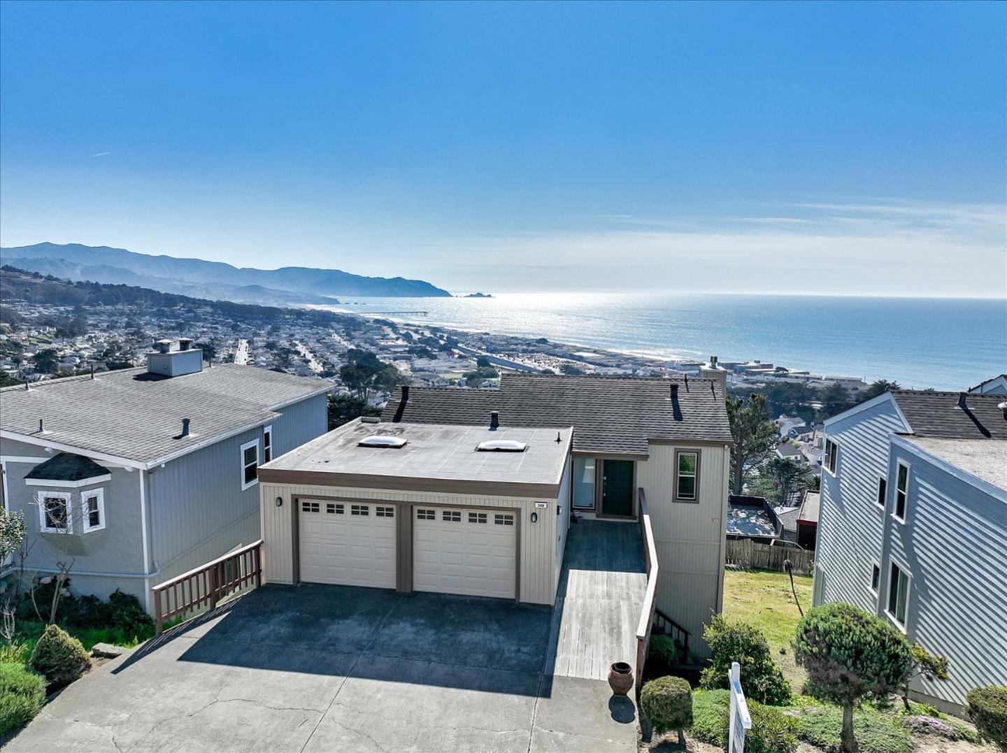 Detail Gallery Image 1 of 1 For 300 Farallon Ave, Pacifica,  CA 94044 - 4 Beds | 2/1 Baths