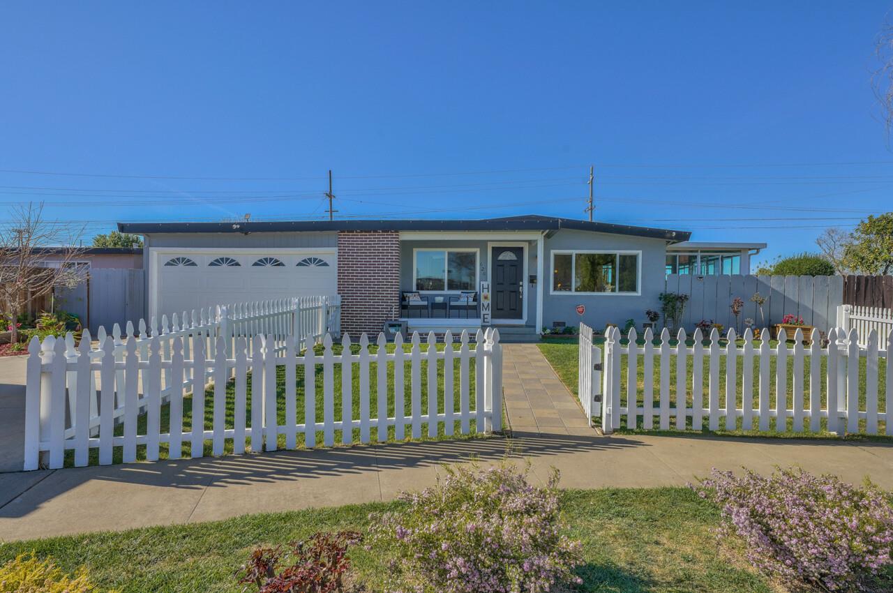 Detail Gallery Image 1 of 1 For 620 Columbia Ave, Salinas,  CA 93901 - 3 Beds | 2 Baths