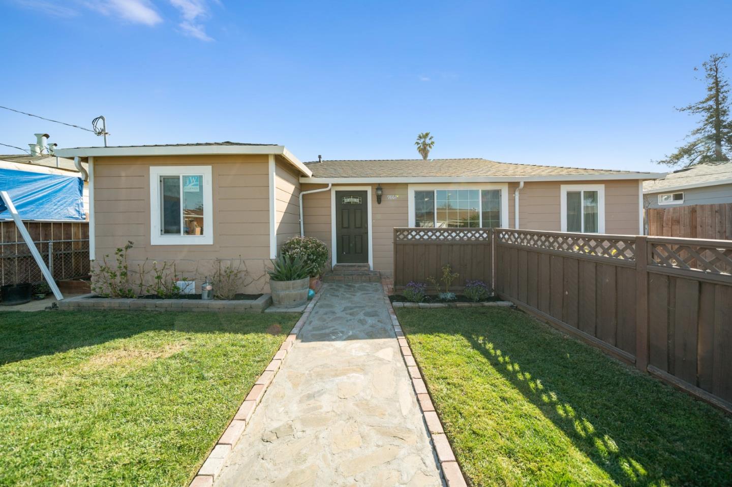 Detail Gallery Image 1 of 1 For 9861 Saint Elmo Dr, Oakland,  CA 94603 - 3 Beds | 2 Baths